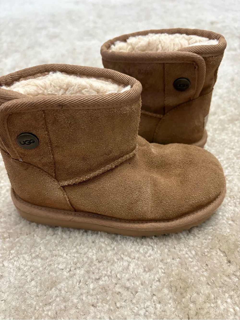 UGG mini boot, toddler size 11
